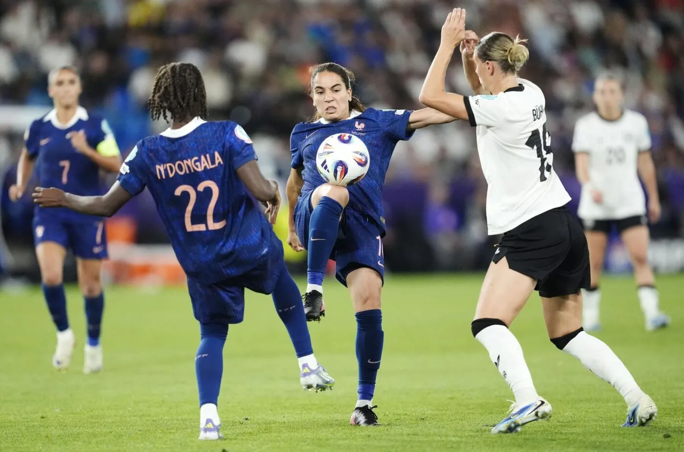 La FFF condamne les propos violents après l’élimination des Bleues