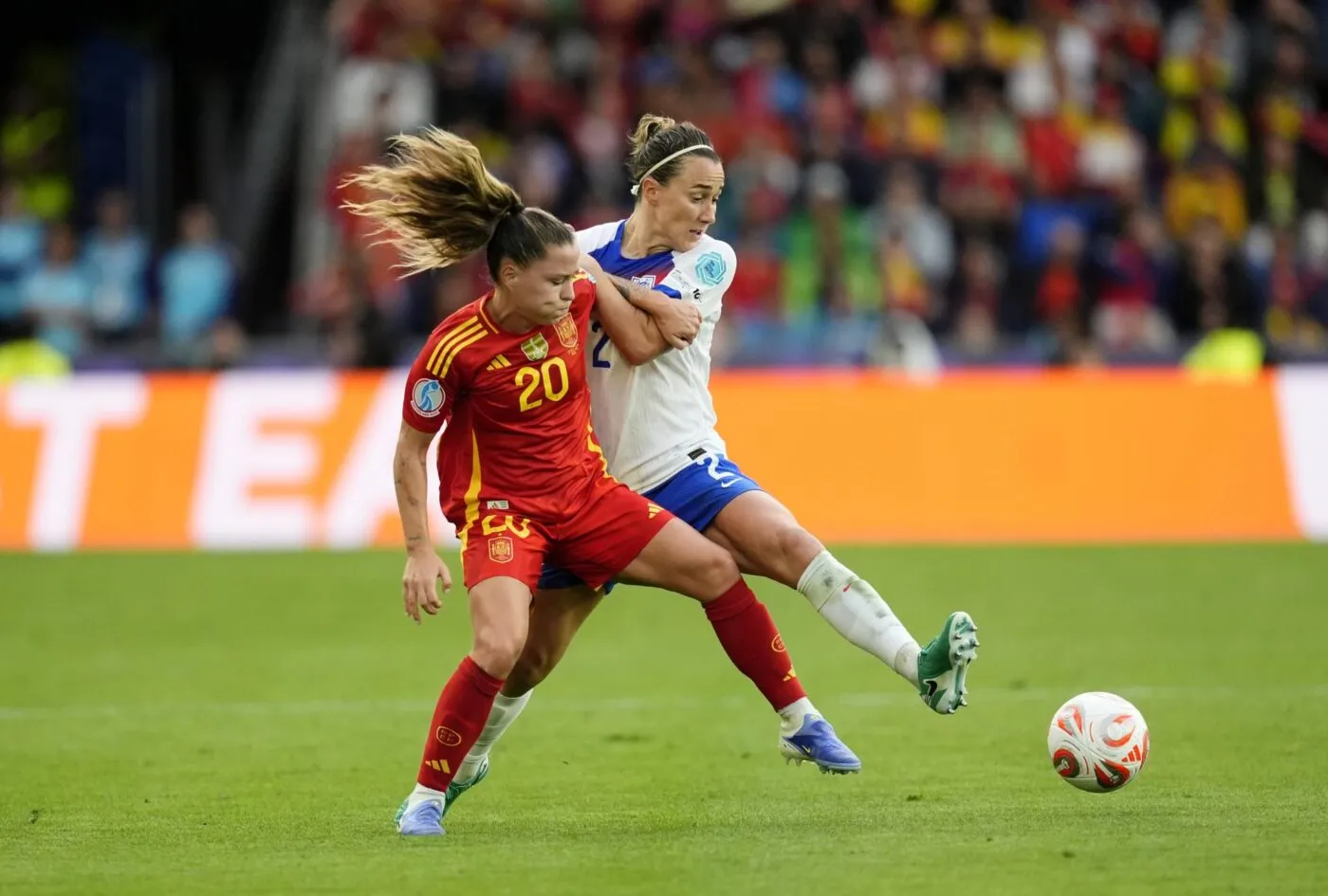 Championne d’Europe, Lucy Bronze révèle avoir joué tout le tournoi blessée