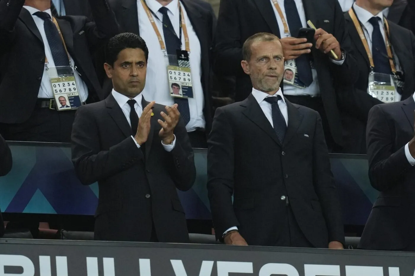 Une banderole pour la paix déployée par l'UEFA