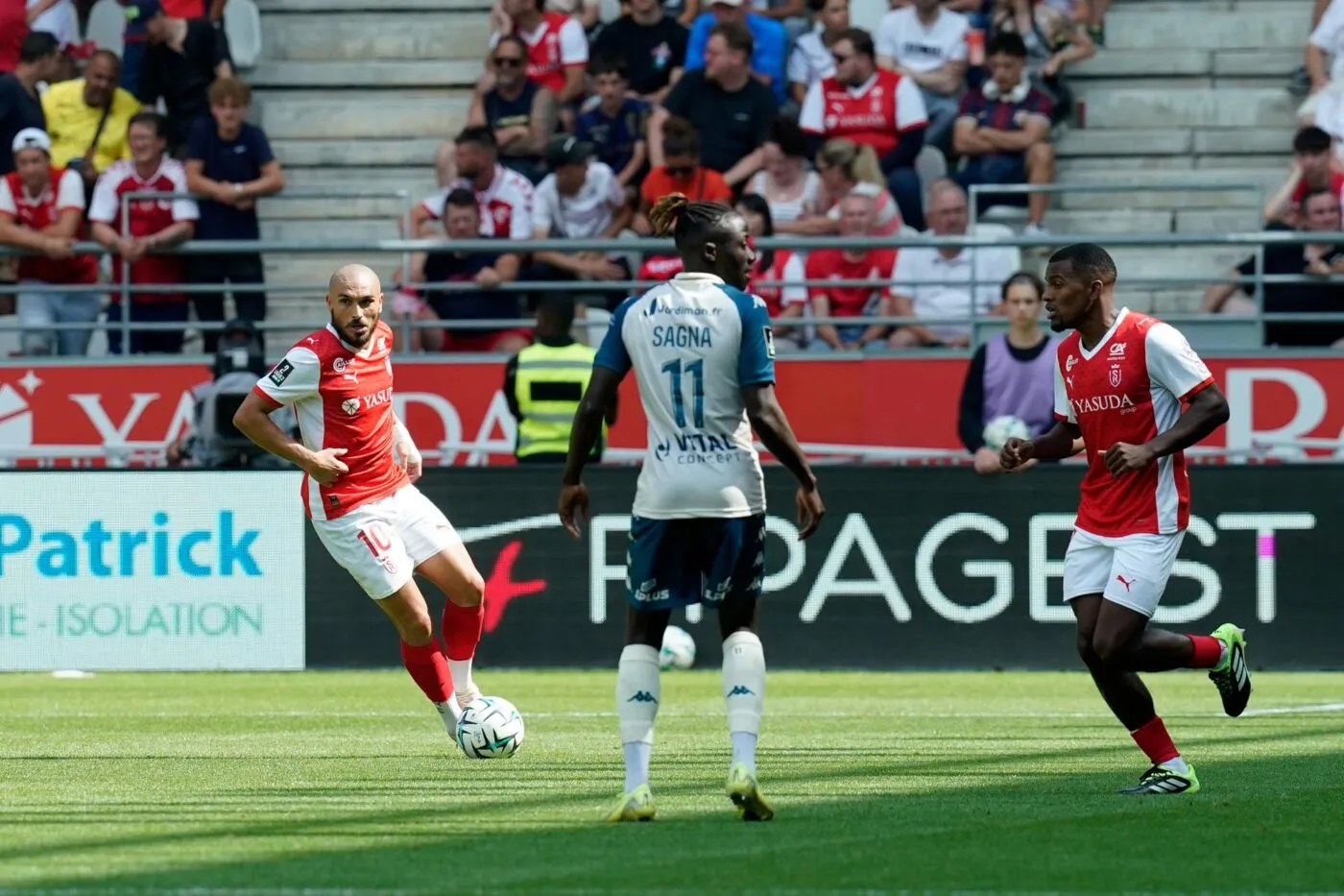 Reims ajuste Guingamp, Dunkerque rattrape Annecy