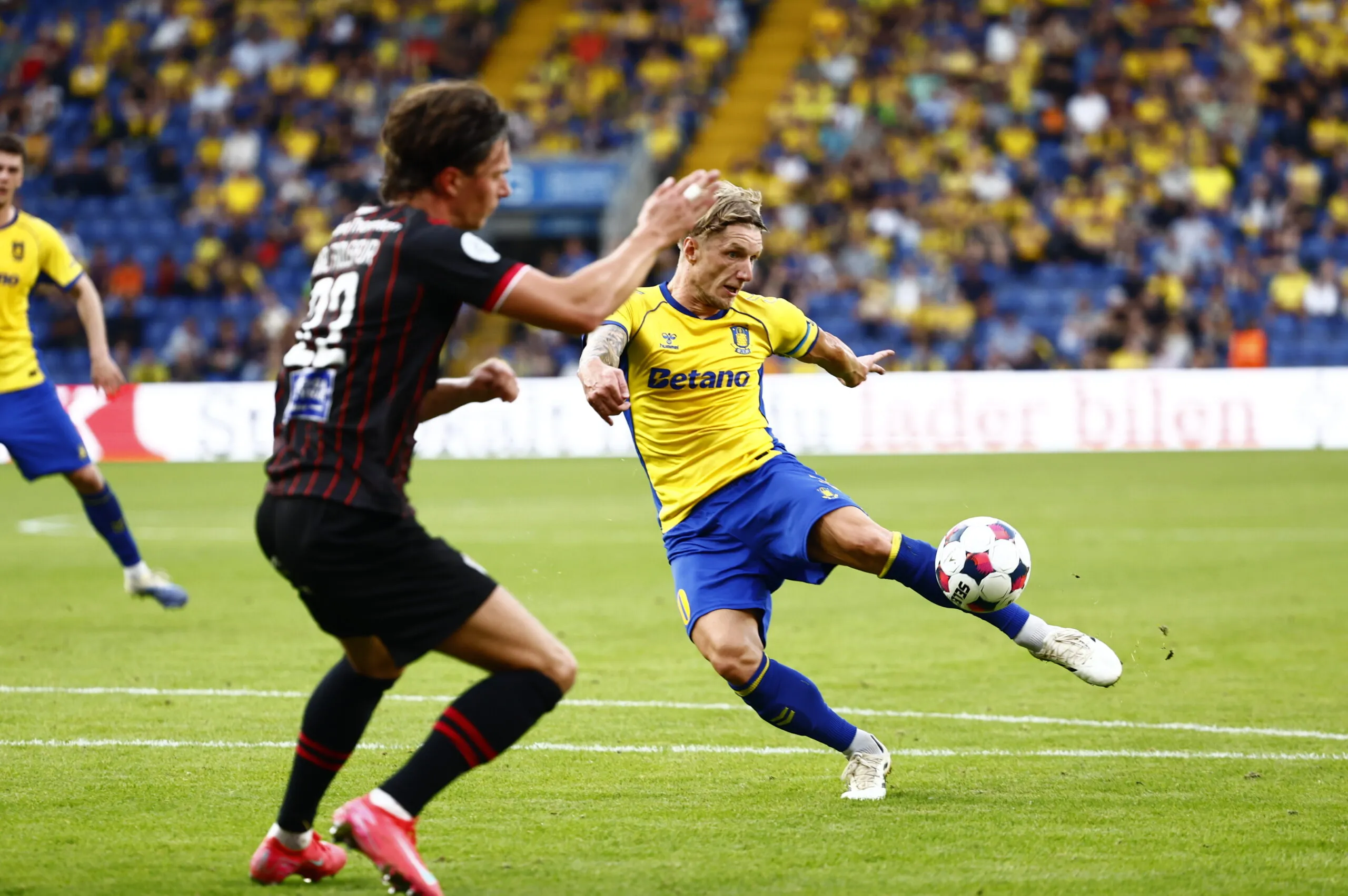 Avec sa triplette d’ancien de Ligue 1, Daniel Wass (capitaine), Stijn Spierings et Patrick Pentz, Brøndby aura certainement préparé quelques billes pour faire tomber une formation qui n’évolue plus du tout dans la même cour, après un mercato à plus de 100 millions, contre environ 5 pour les banlieusards de Copenhague.