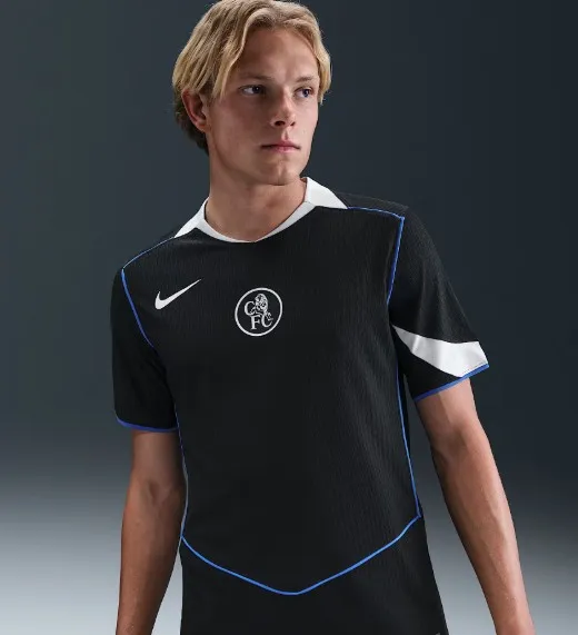 Le nouveau troisième maillot de Chelsea rend hommage à l&rsquo;époque de Drogba et Makélélé