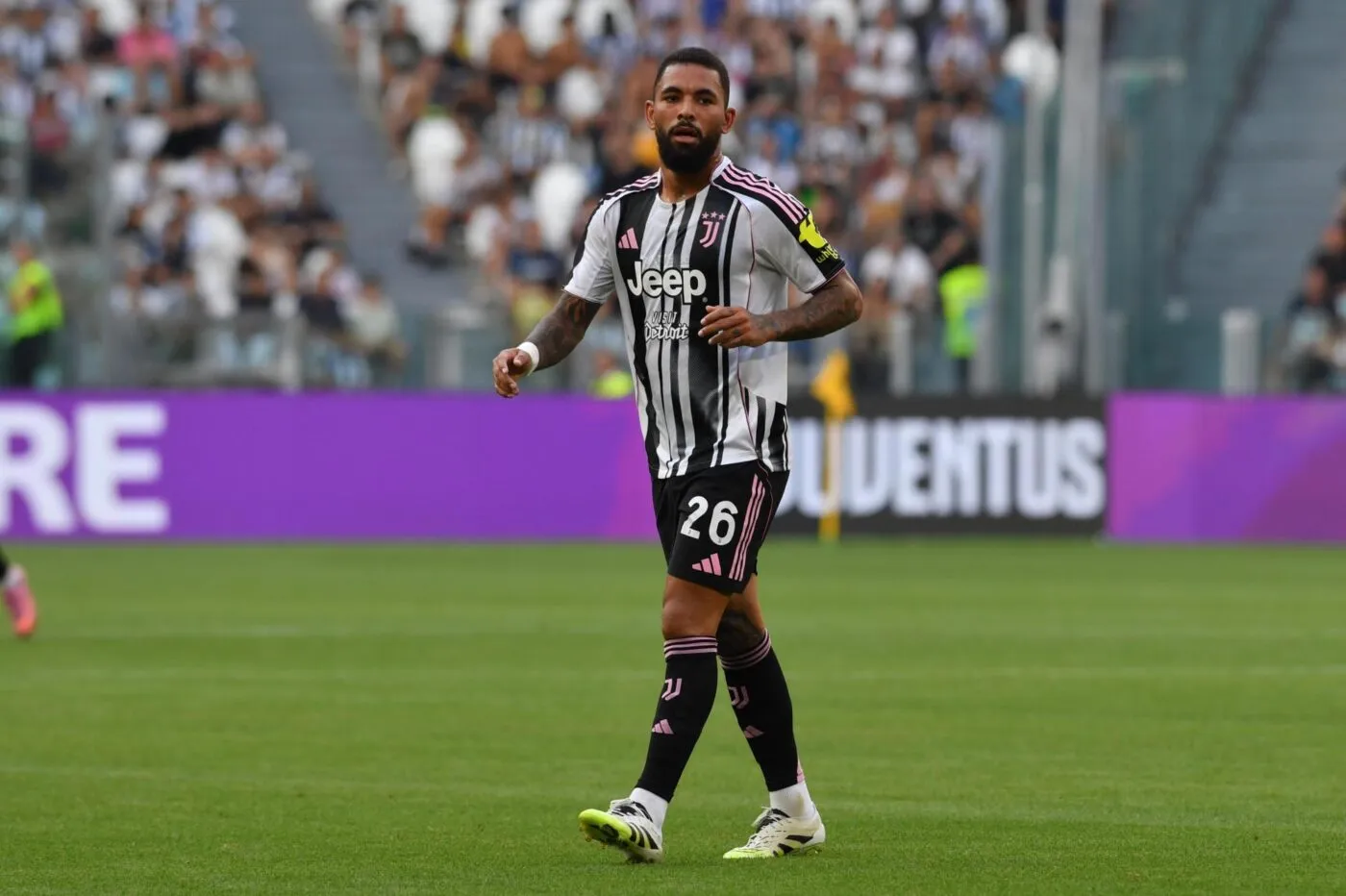 Douglas Luiz fait officiellement son retour en Premier League