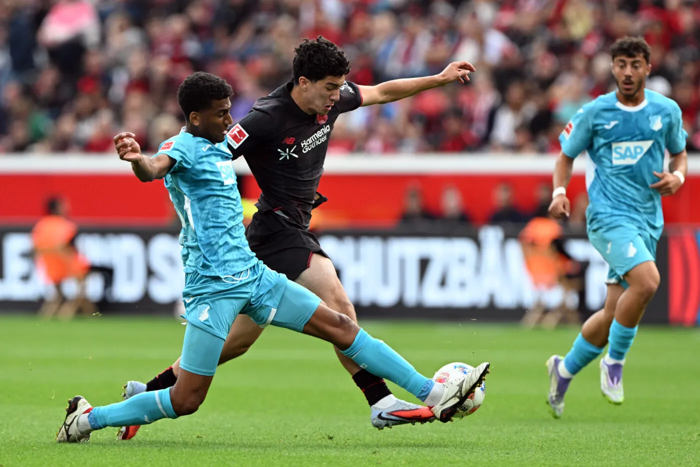 Leverkusen tombe d’entrée, Francfort déjà en feu