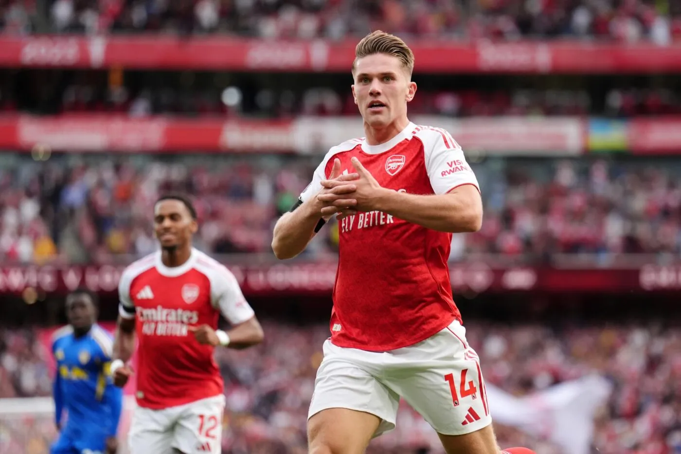 Arsenal en met cinq à Leeds