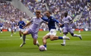 Grealish brille pour ses débuts à domicile, pas de vainqueur entre les Européens Palace et Forest