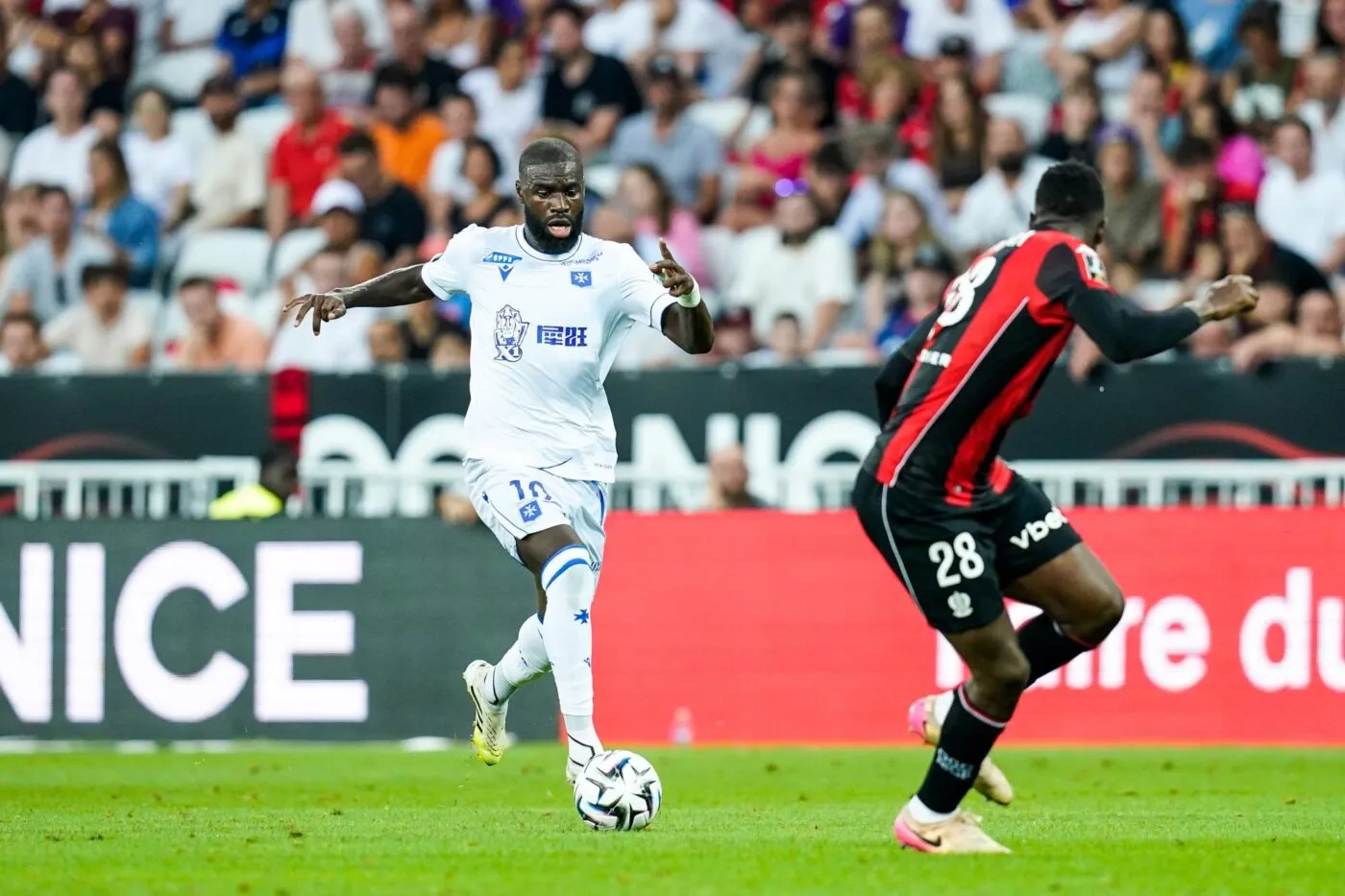 Auxerre : Lassine Sinayoko bloqué dans une improbable histoire de transfert
