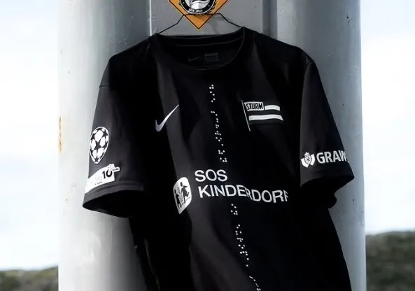 Sturm Graz sort des maillots en braille