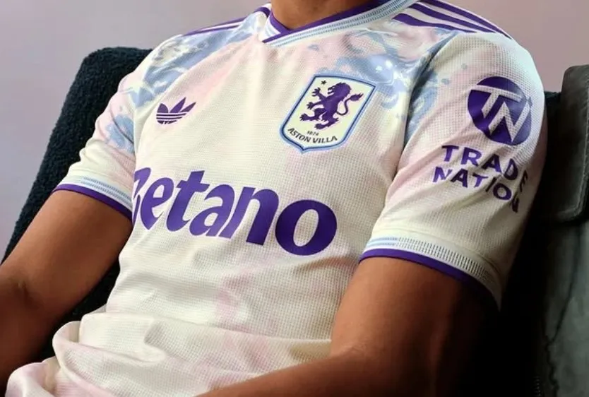Le maillot third d&rsquo;Aston Villa est un des plus mignons de cet été