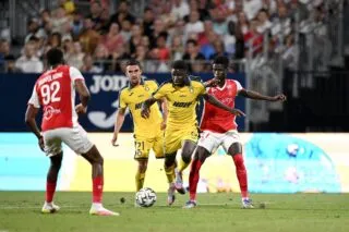 Pau s’impose face à Reims et se place en tant que dauphin de Saint-Étienne