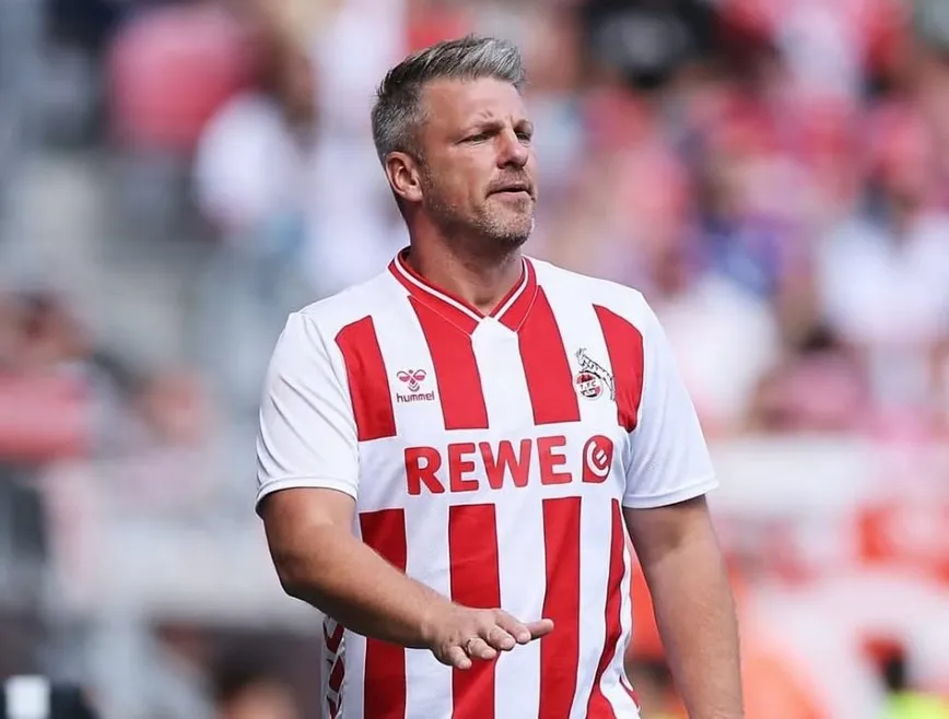 Coup de coeur : la dégaine légendaire du coach de Cologne