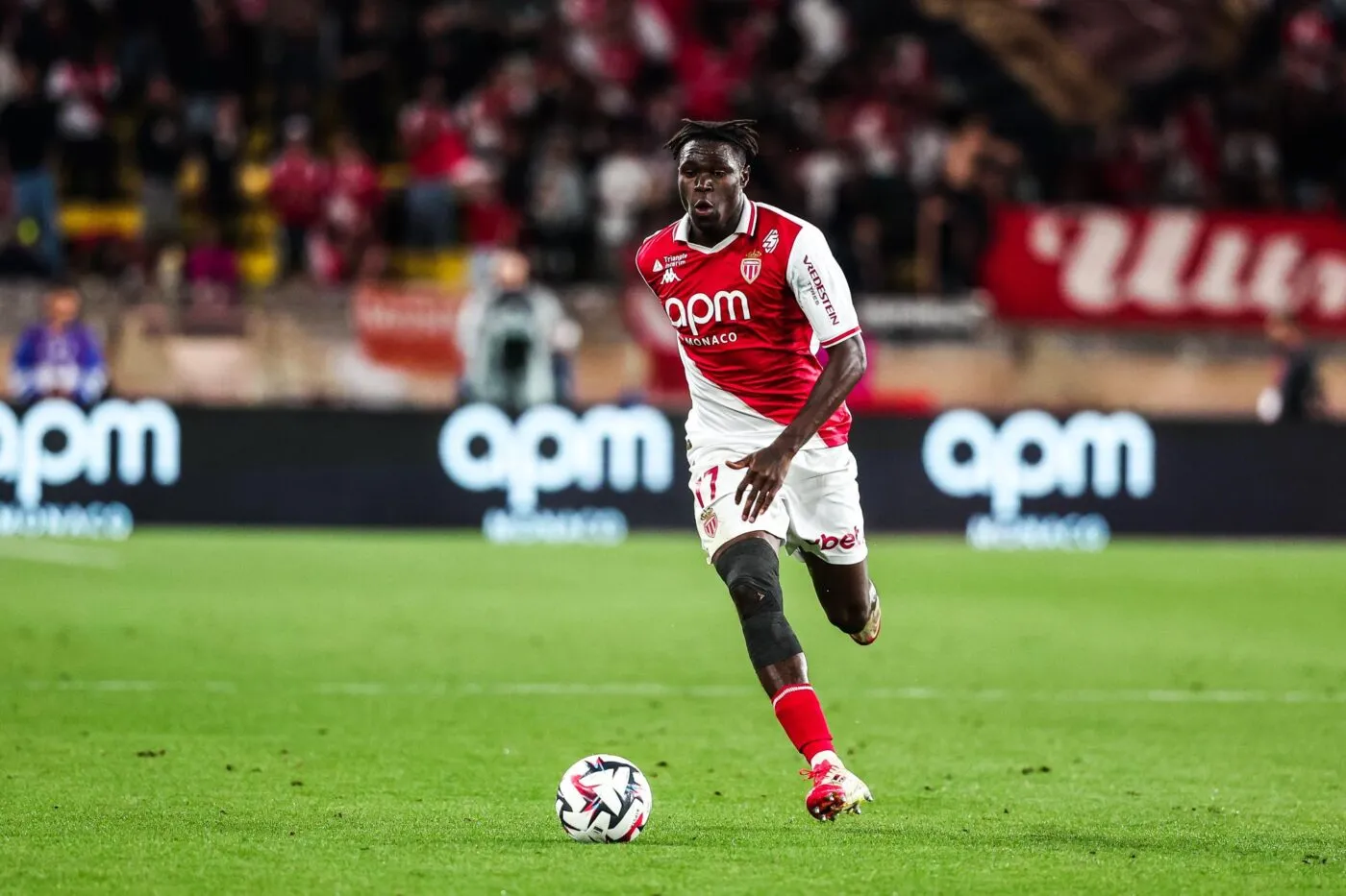 Wilfried Singo met les voiles