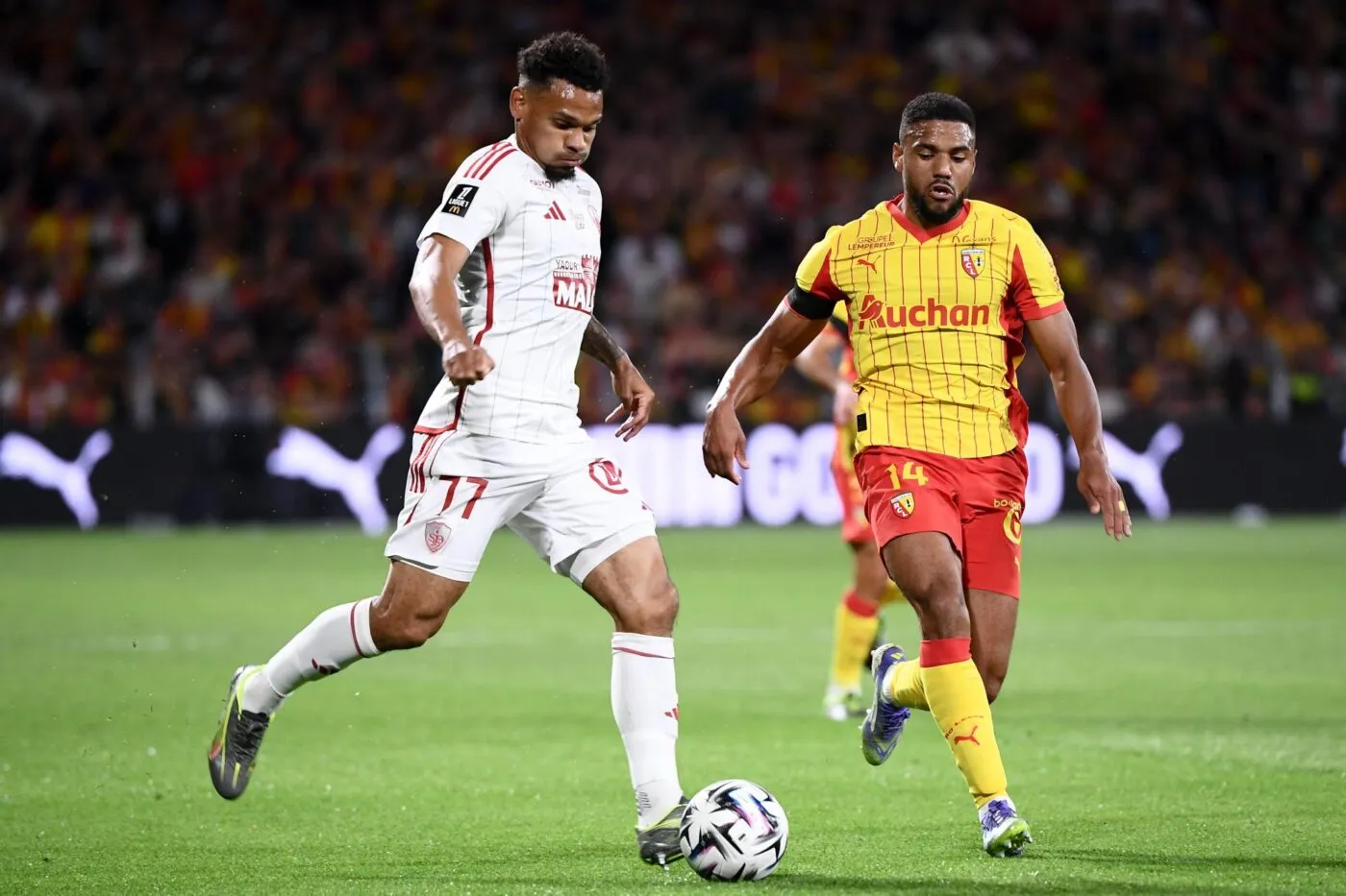 « Il nous traite comme des chiens<span style="font-size:50%"> </span>» : la colère froide de Kenny Lala après Lens-Brest