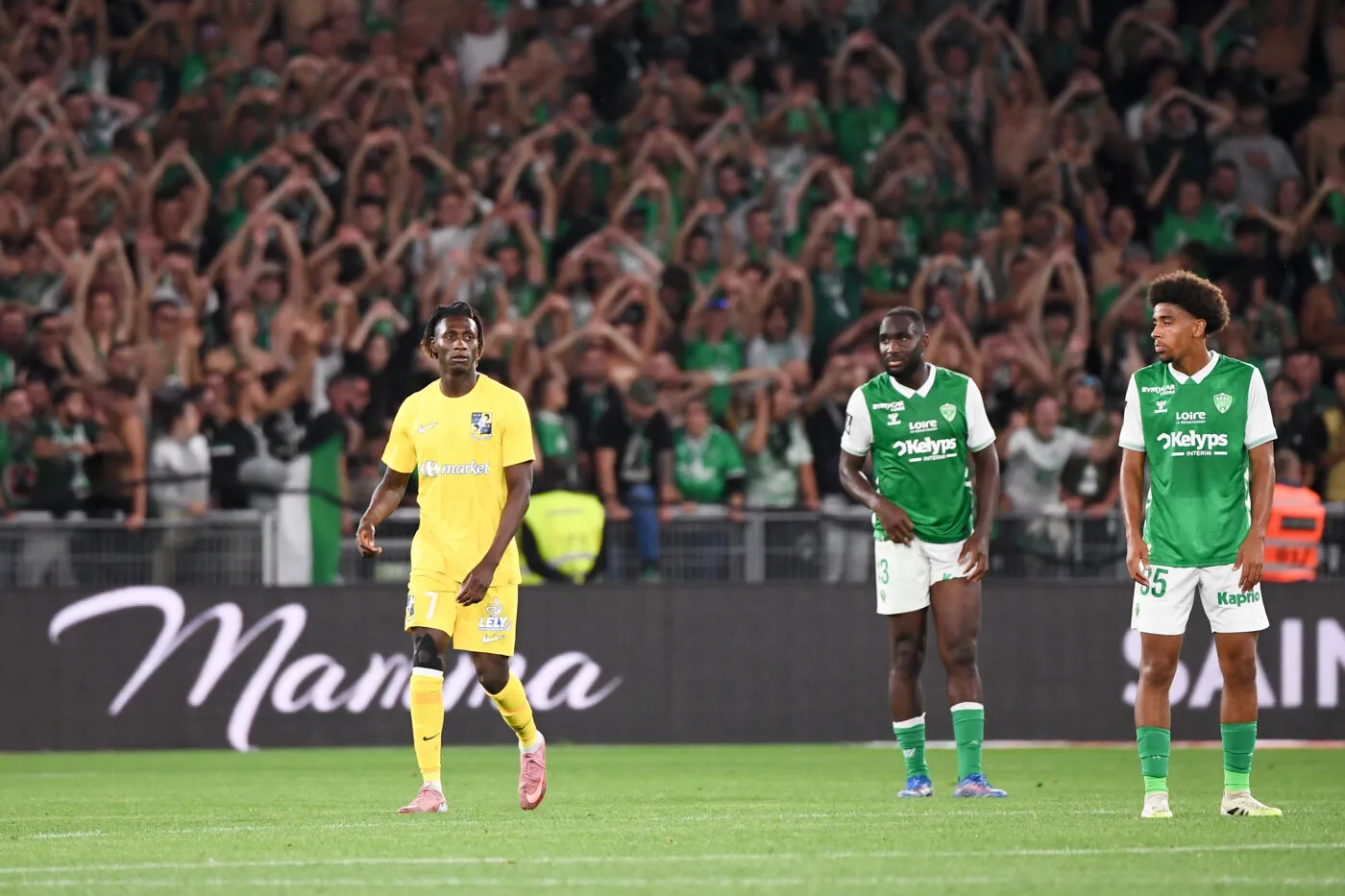 Saint-Étienne laisse filer deux points face à Grenoble