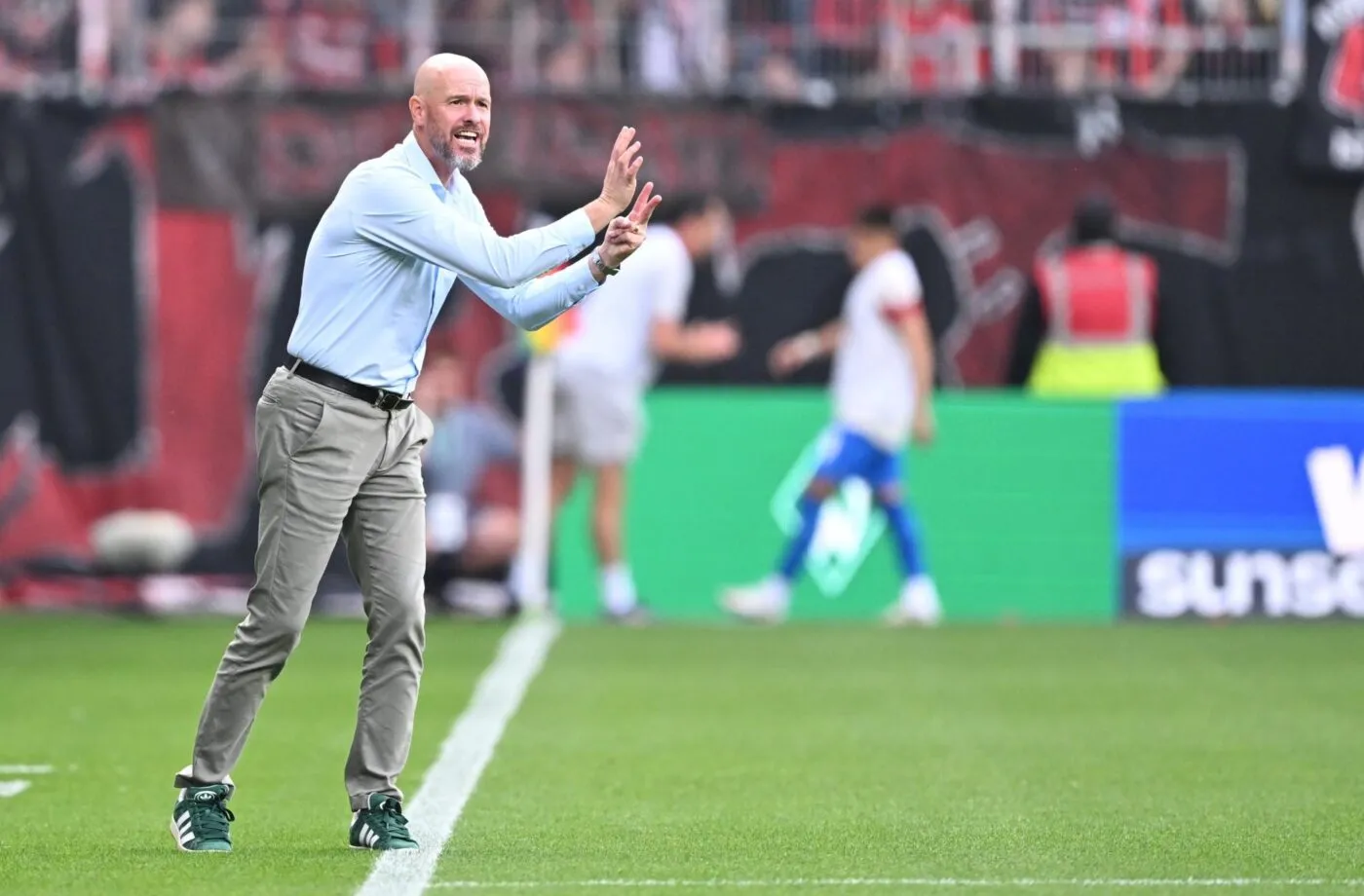 Le joli chèque récupéré par Erik ten Hag à Leverkusen