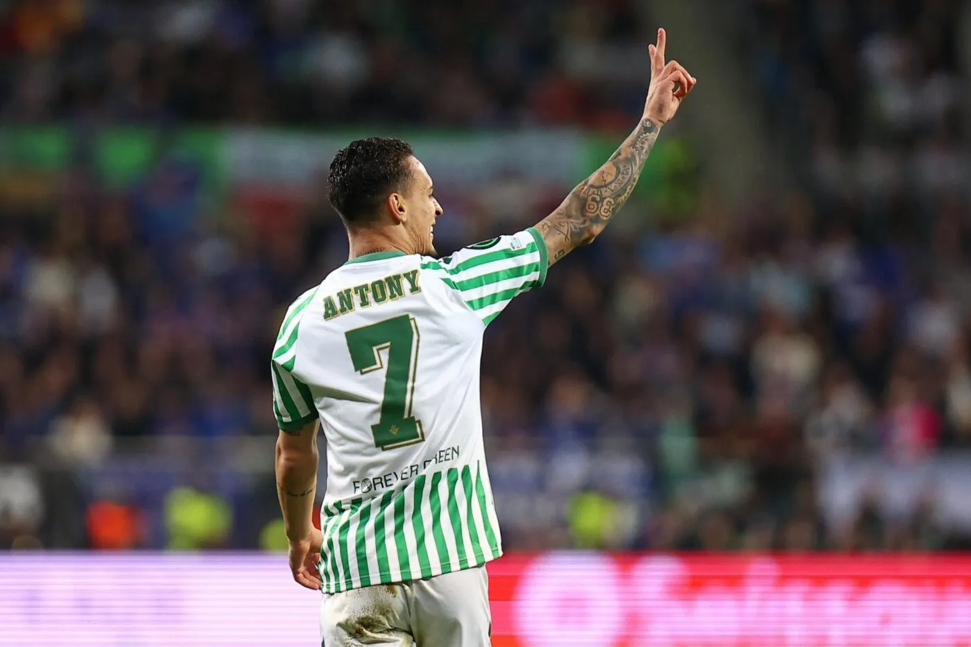 L’accueil démentiel réservé par les supporters du Betis à Antony