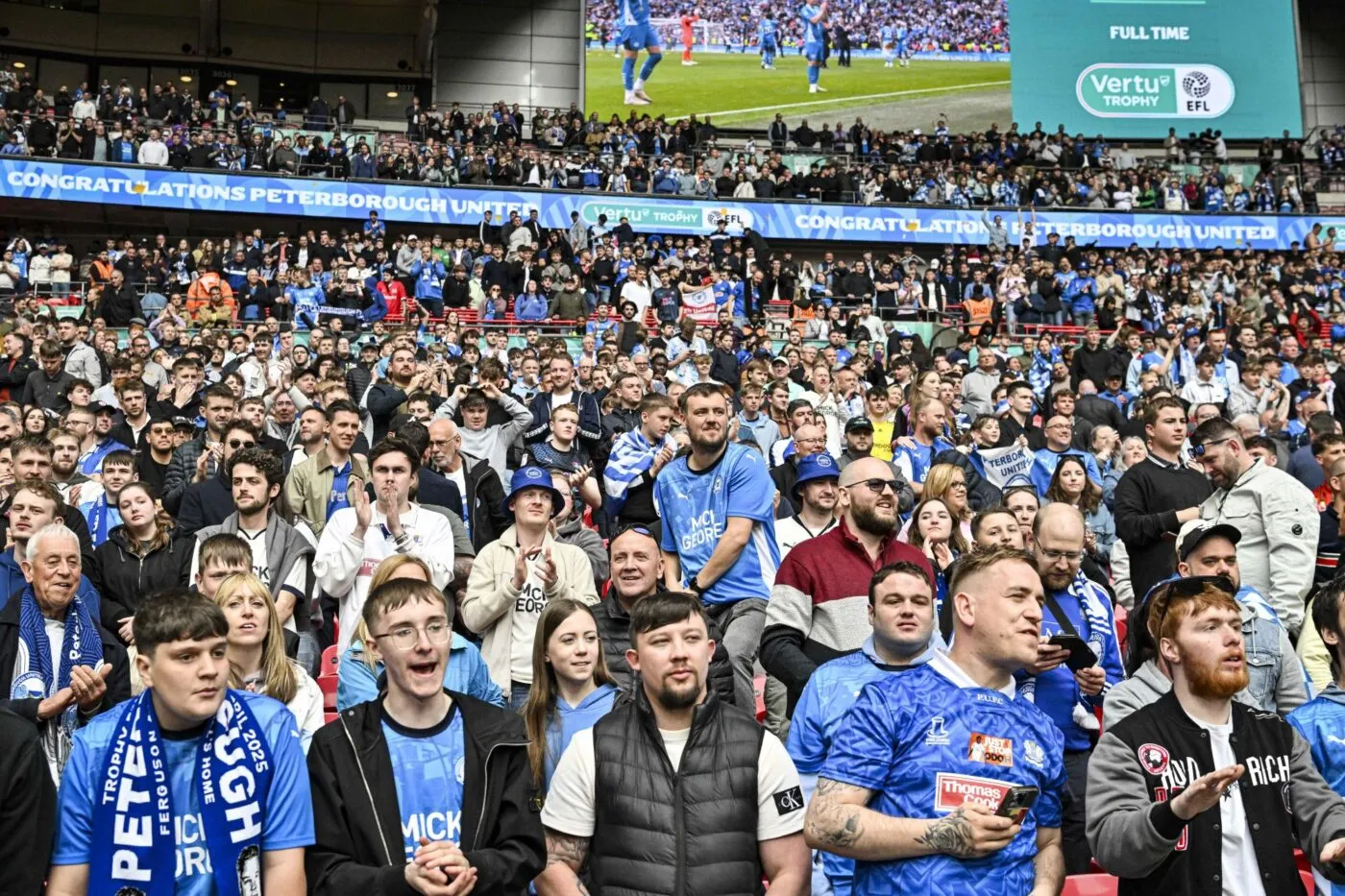 Des proches d’un supporter de Birmingham décédé insultent Aston Villa à ses funérailles