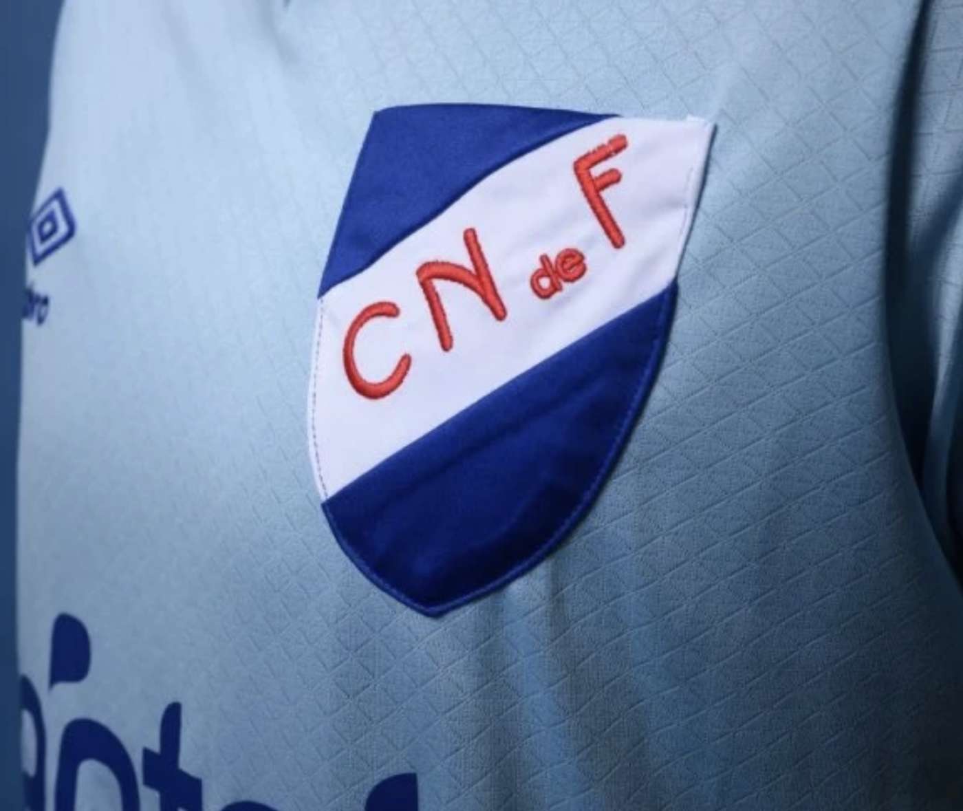 Ceci est une révolution : voici le maillot de foot avec une poche !
