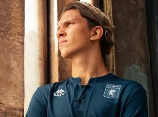 Le Genoa sort un très beau maillot à lacets