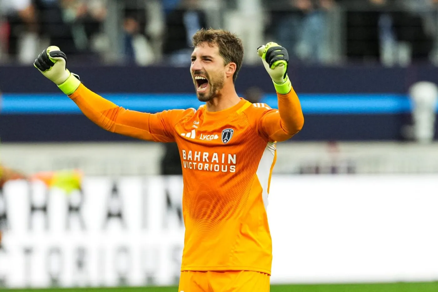 Au Paris FC, Kevin Trapp joue aussi au traducteur