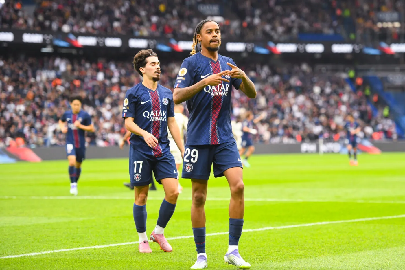 Bradley BARCOLA of Paris Saint-Germain celebrate after scores and VITINHA of Paris Saint-Germain during the Ligue 1 McDonald's match between Paris and Lens at Parc des Princes on September 14, 2025 in Paris, France. (Photo by Ewen Gavet/FEP/Icon Sport)   - Photo by Icon Sport