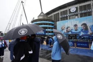 Un barman licencié après le derby de Manchester