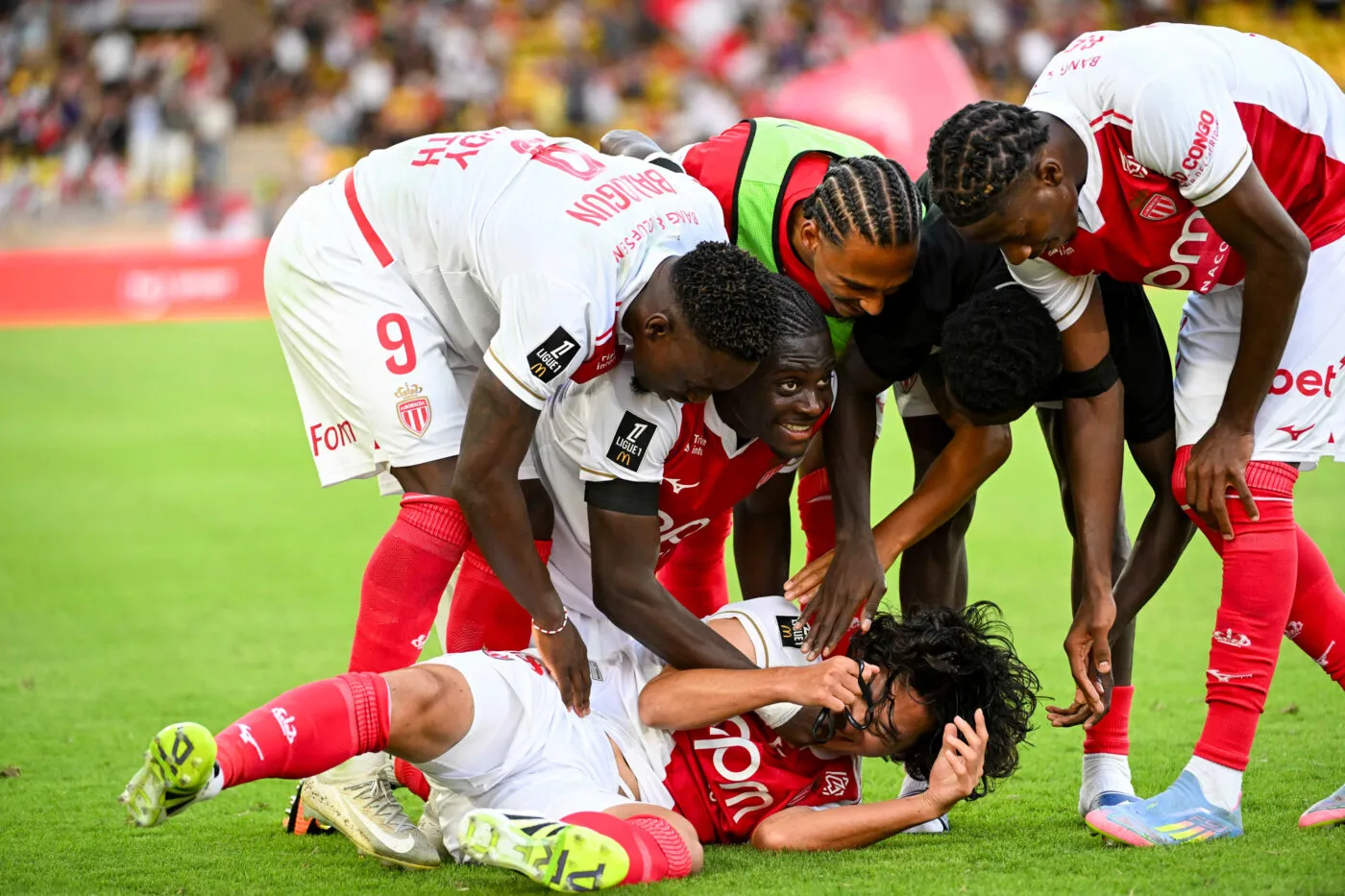Les joueurs de Monaco retrouvés en caleçon sur un tarmac
