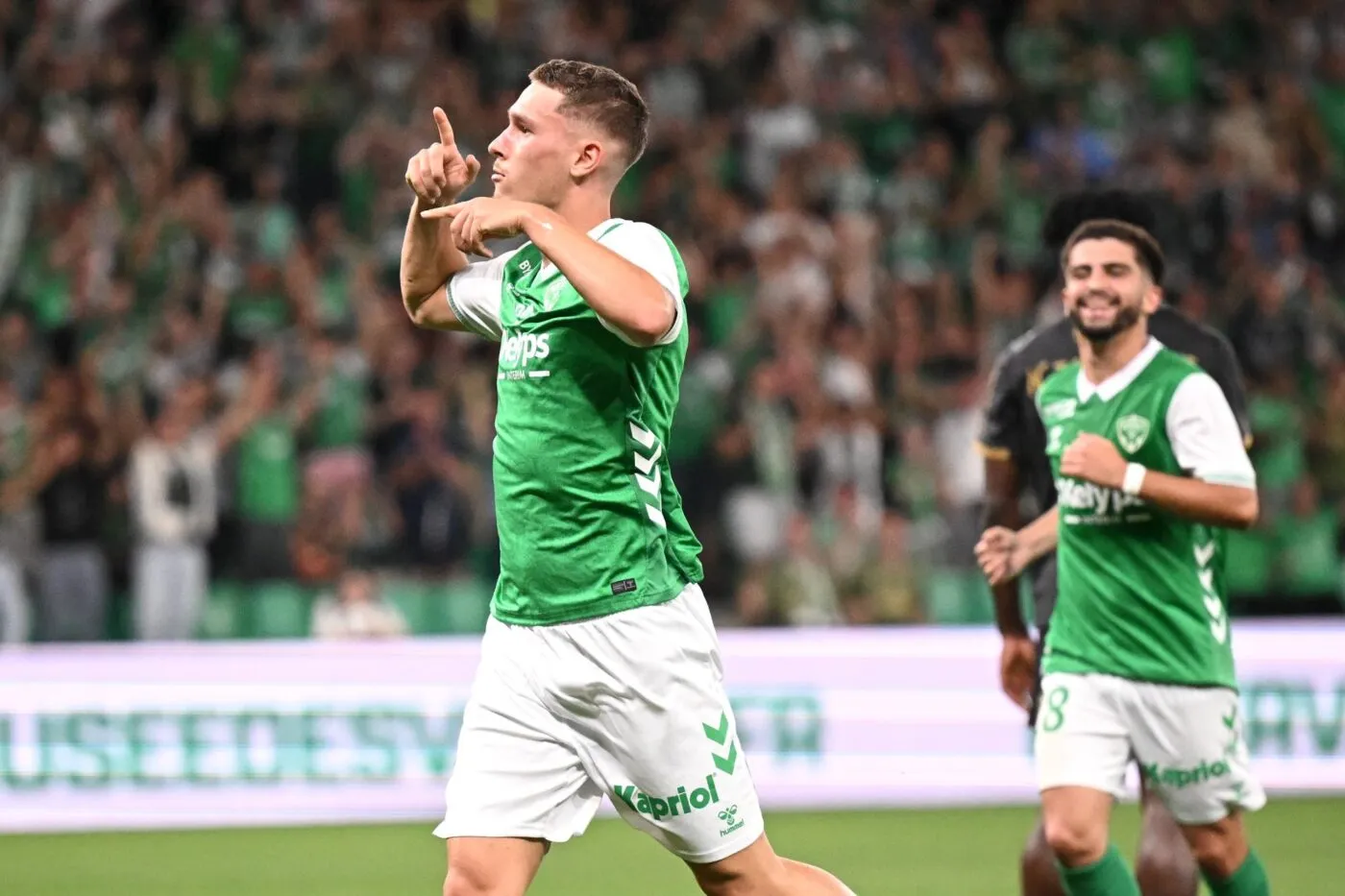 Sainté s'impose face à Reims après un match à rebondissements