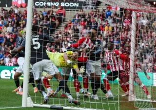 Aston Villa relégable, Newcastle à l'arrêt