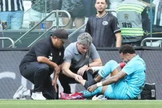 L'entraîneur de Santos apporte son soutien à Neymar