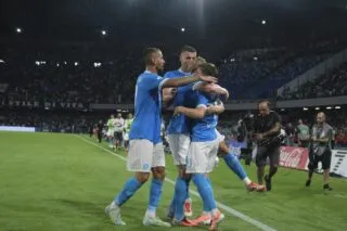 Naples joue un tour à Pise et s’empare de la tête de Serie A