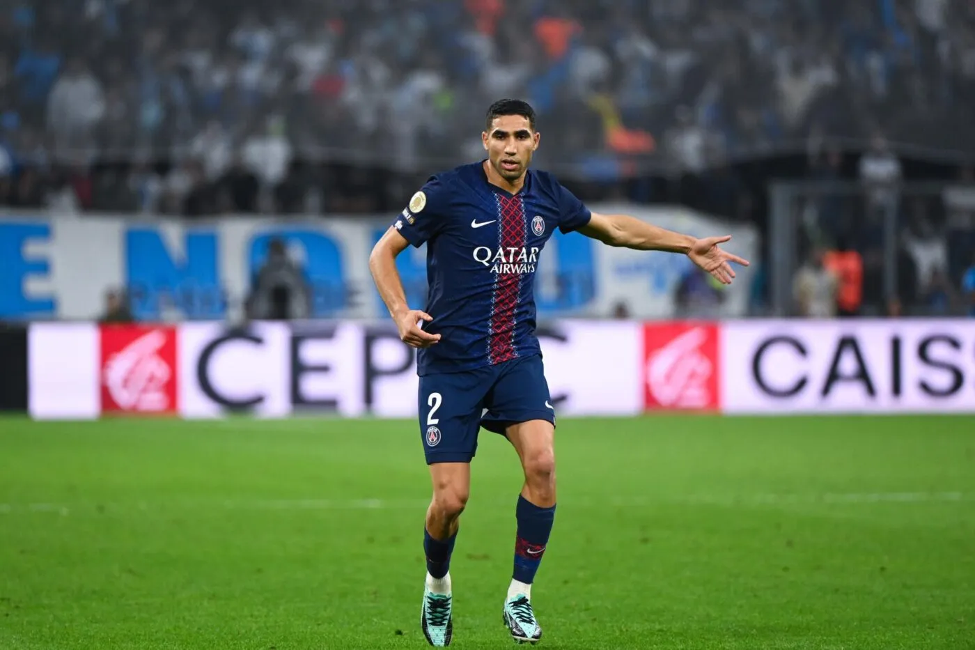 Quand Achraf Hakimi et Nuno Mendes se chamaillent avec le public du Vélodrome