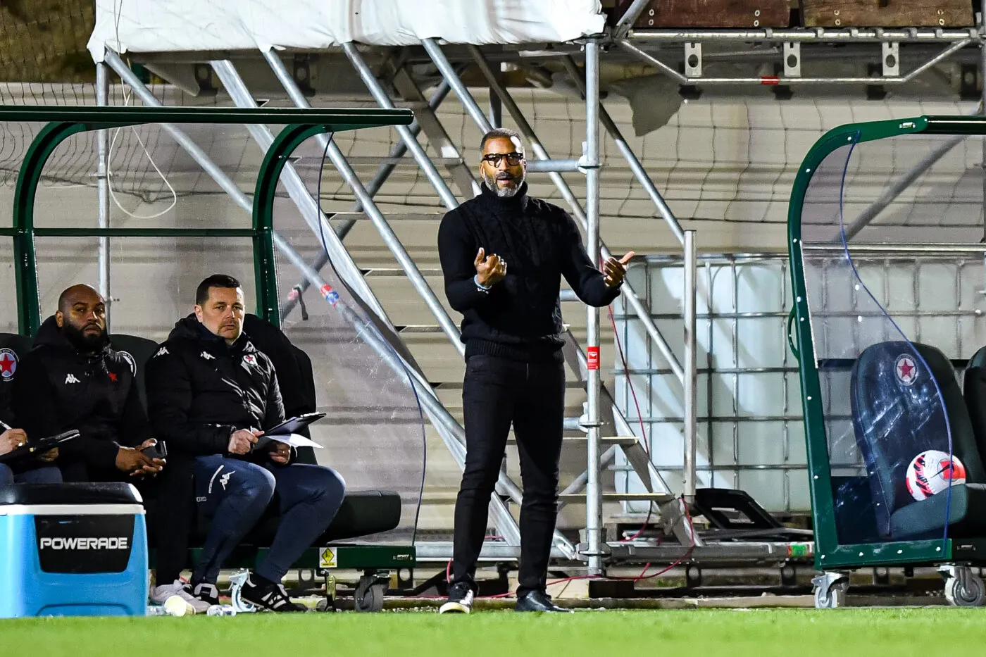 Habib Beye, Pierre Sage : c’est qui le patron ?