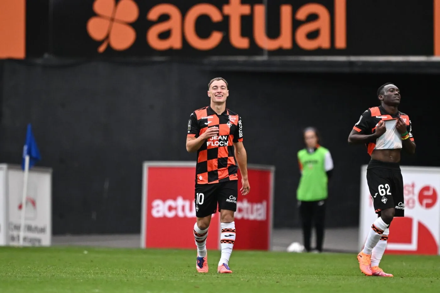 Pagis, père et fils : une copie conforme ?