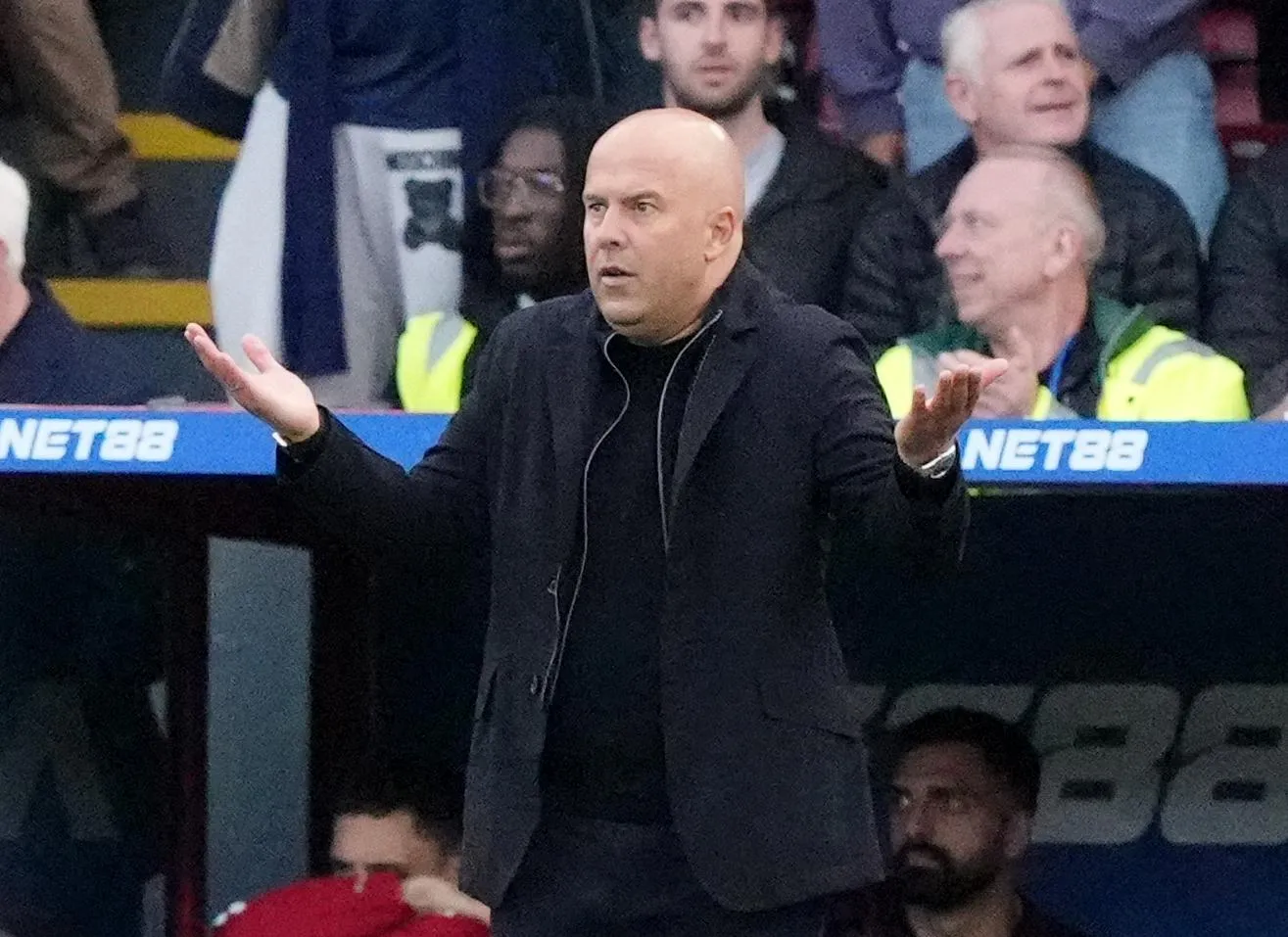 Arne Slot impute la défaite à Jeremie Frimpong