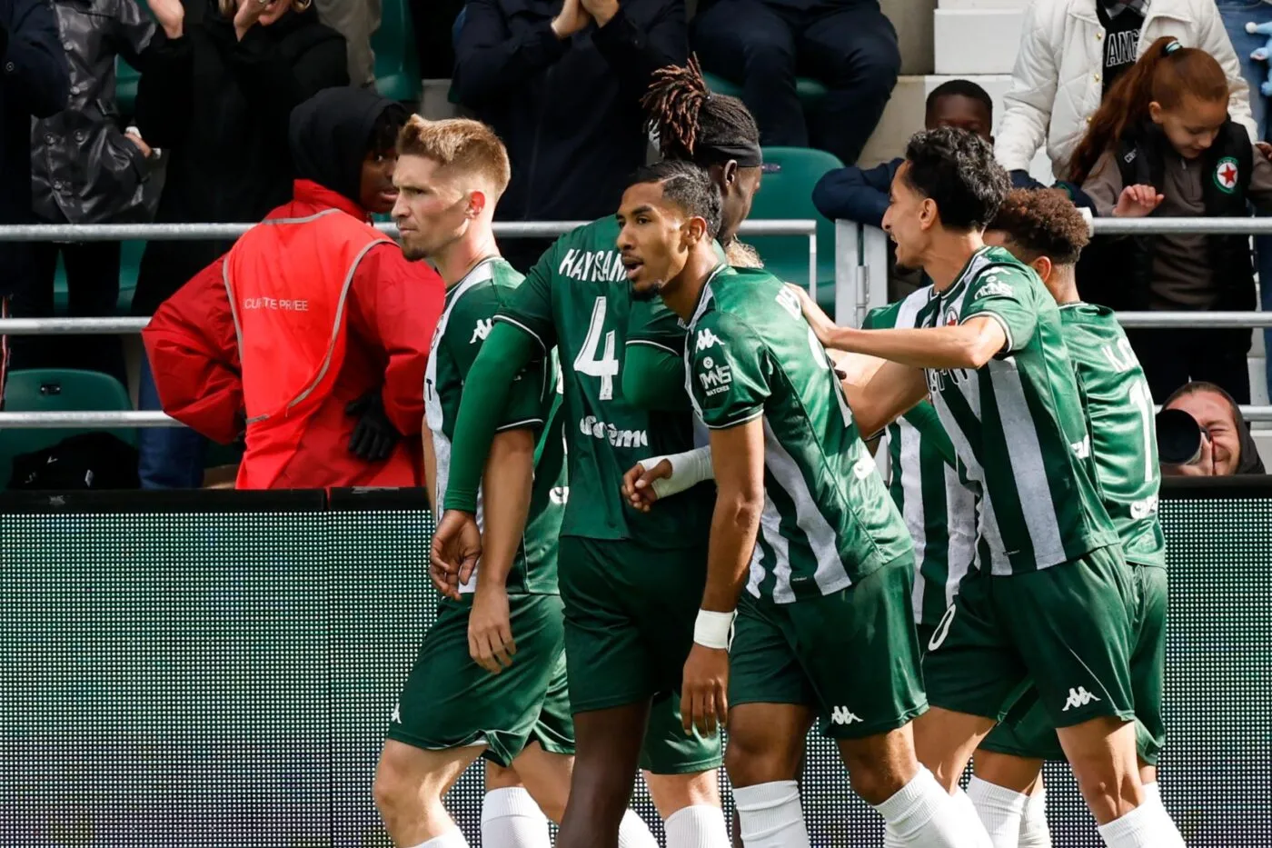 Le Red Star cale, Grenoble met le feu à Reims