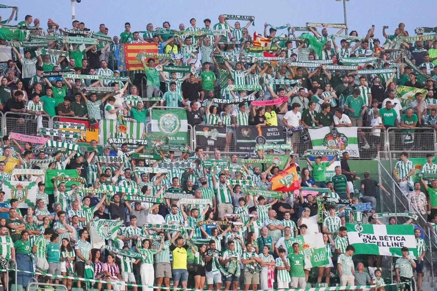 Quand l’ancien président de l’Espanyol se bat avec des fans du Betis