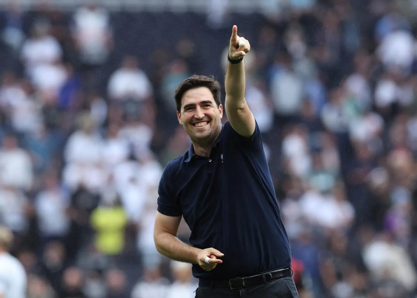 Un coach de Premier League s’improvise arbitre bénévole pour des U11