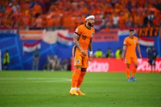 Un vol de passeport met Memphis Depay et les Pays-Bas dans l'embarras