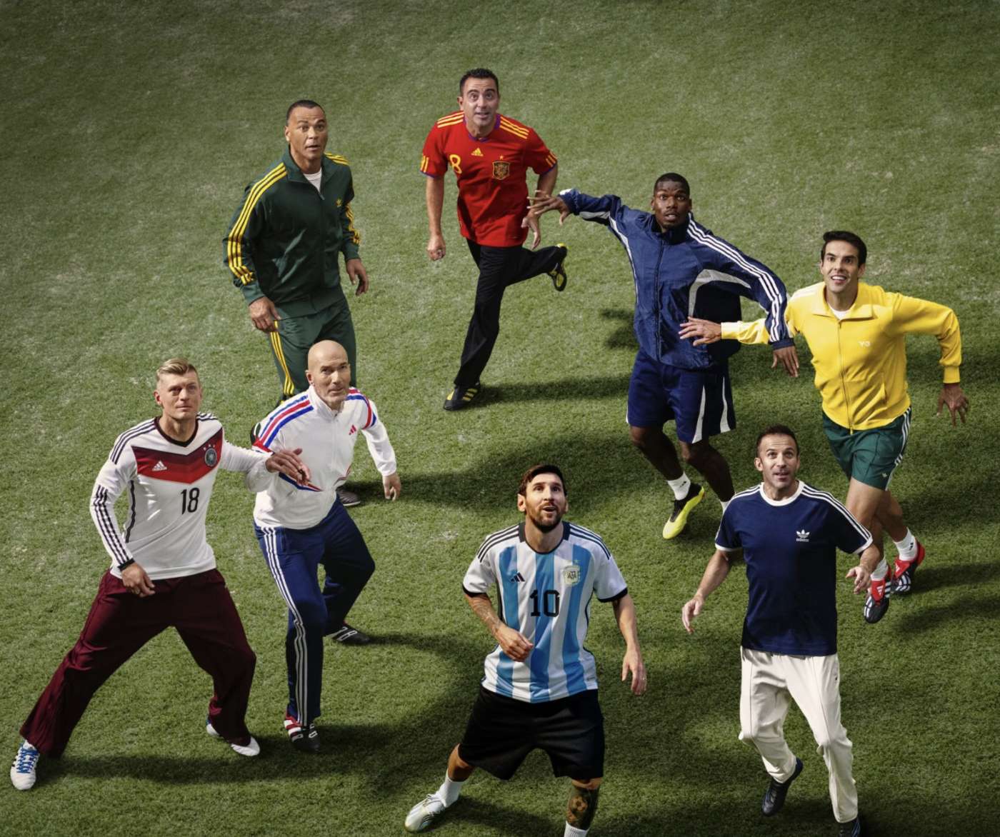 Xavi, Messi, Zidane et d&rsquo;autres légendes réunies autour du nouveau ballon du Mondial 2026