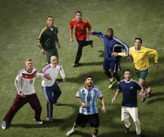 Xavi, Messi, Zidane et d'autres légendes réunies autour du nouveau ballon du Mondial 2026