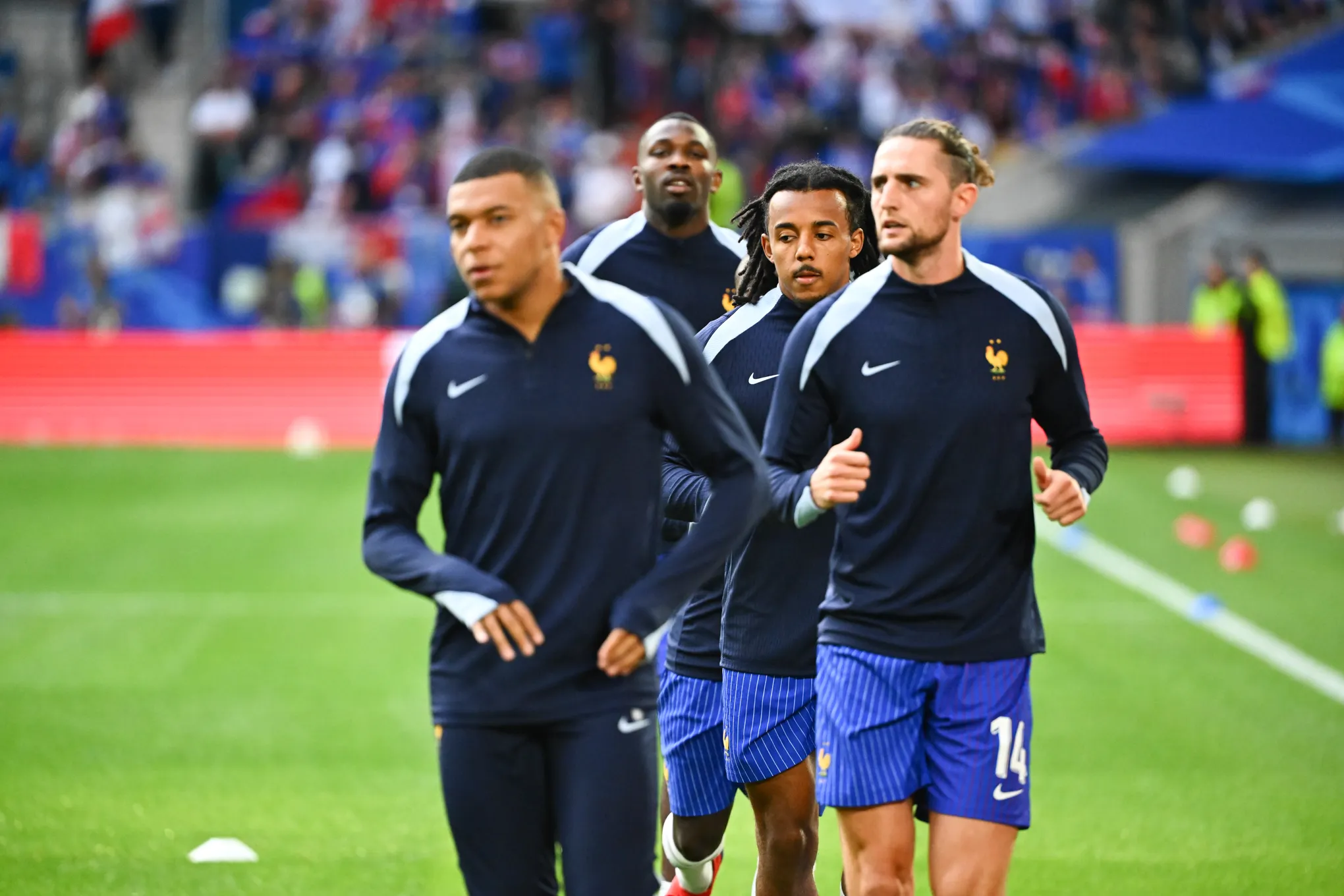 Mbappé, Rabiot et Koundé en cortège de tête.