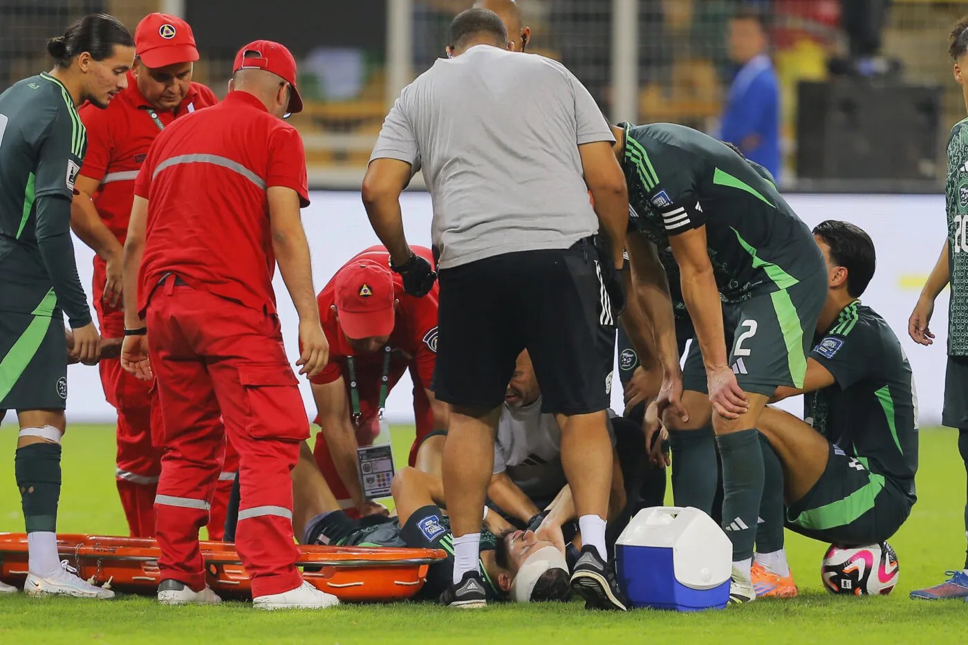 Inquiétude pour Amine Gouiri, sorti sur civière avec l’Algérie