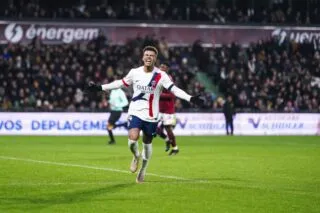 Bousculé, le PSG s'en sort à Metz