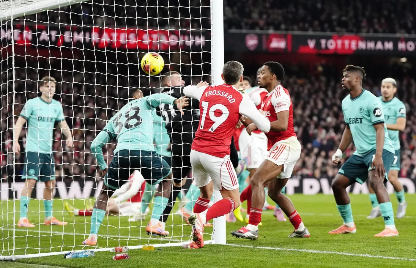 Arsenal gagne sans mettre de buts contre les Wolves