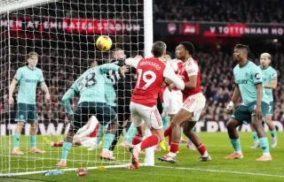 Arsenal gagne sans mettre de buts contre les Wolves