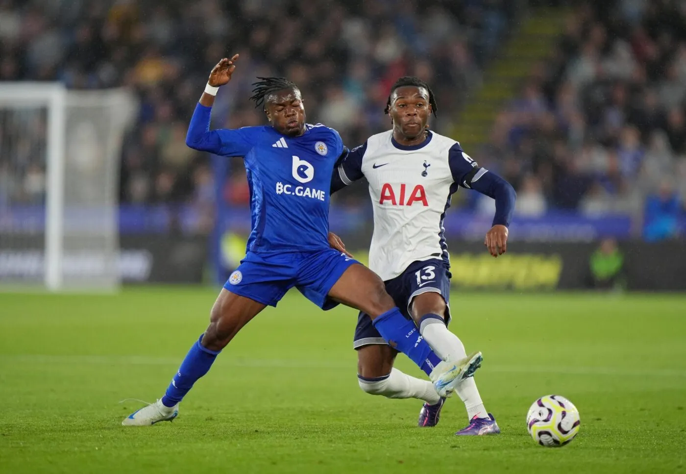 Un joueur de Leicester marque l’un des buts de l’année