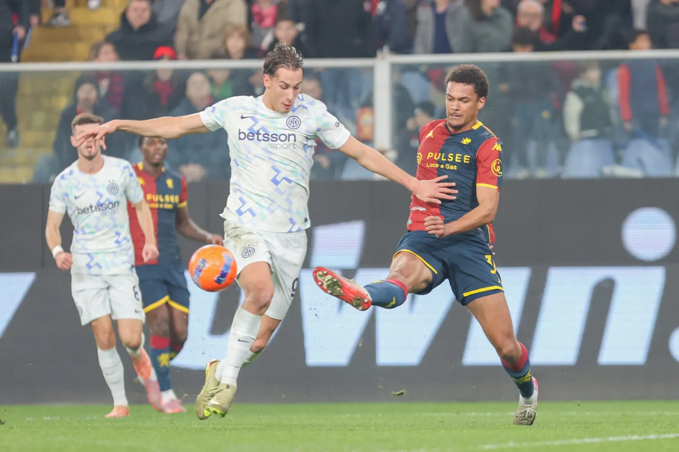 L’Inter dompte le Genoa et prend les commandes de la Serie A