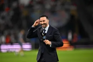 Après le foot, la radio, la télé, la danse et le cinéma, Adil Rami découvre le théâtre