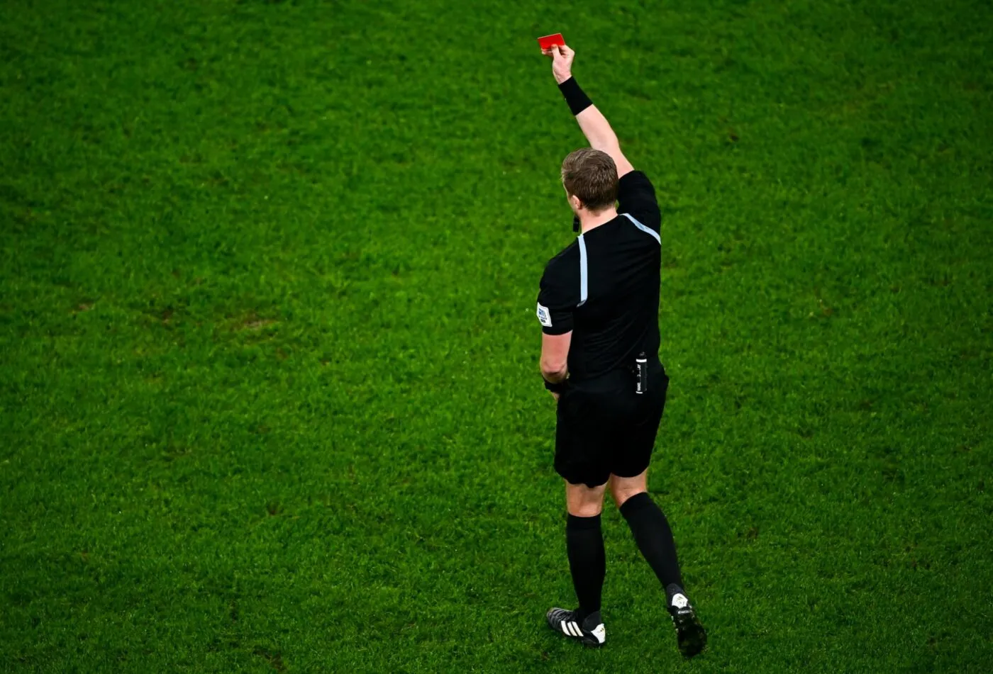Un joueur exclu au bout de 17 secondes